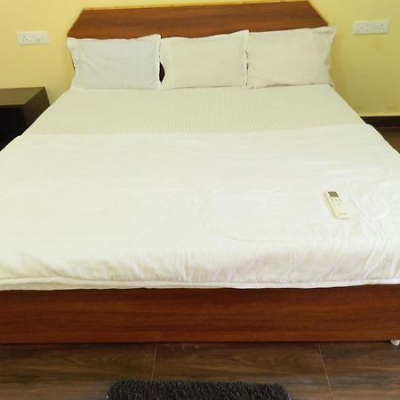 One Love Guest House Morjim Buitenkant foto