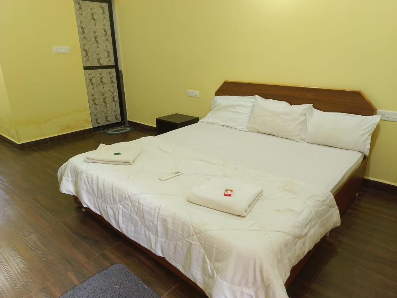 One Love Guest House Morjim Buitenkant foto