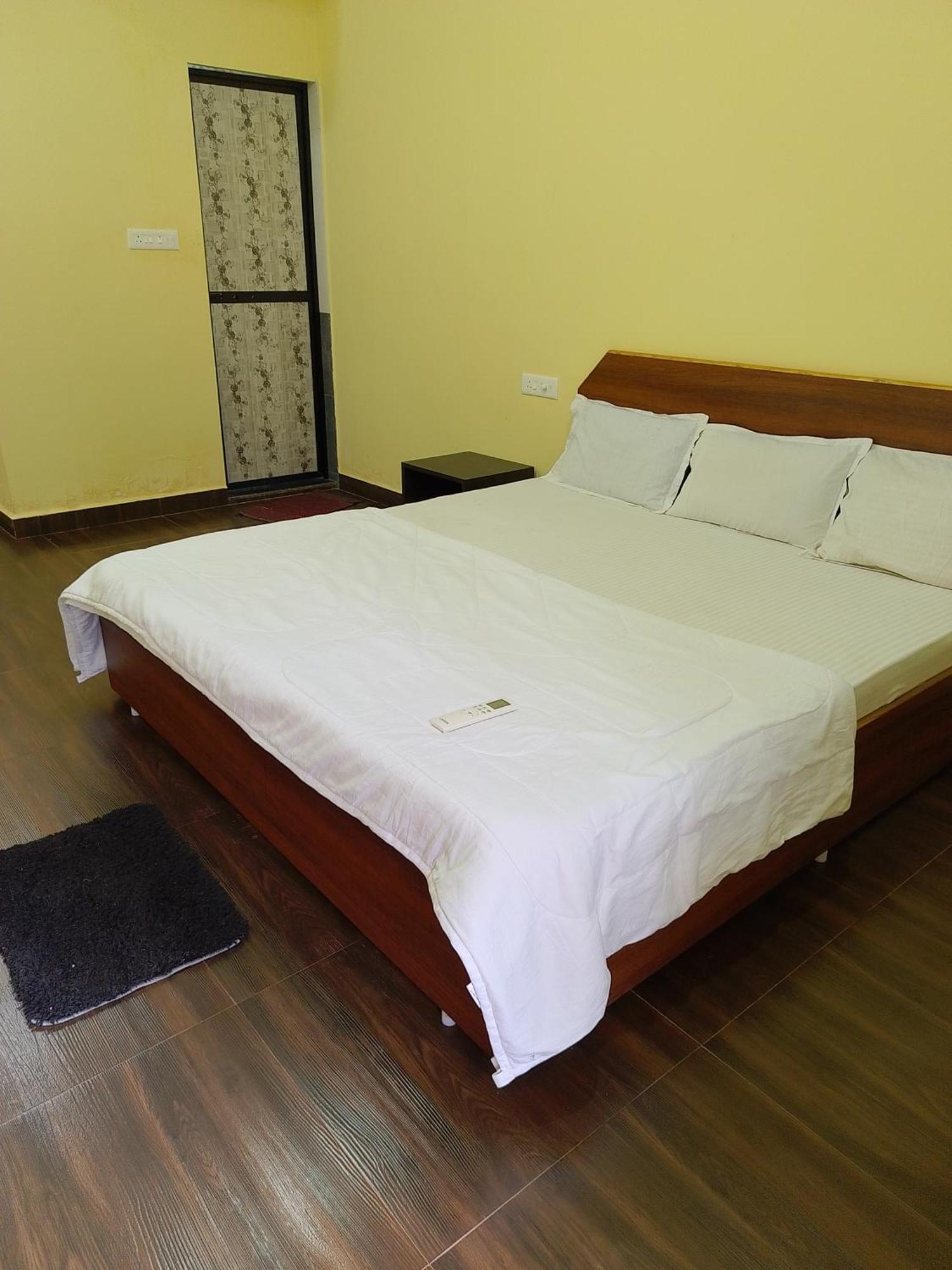 One Love Guest House Morjim Buitenkant foto