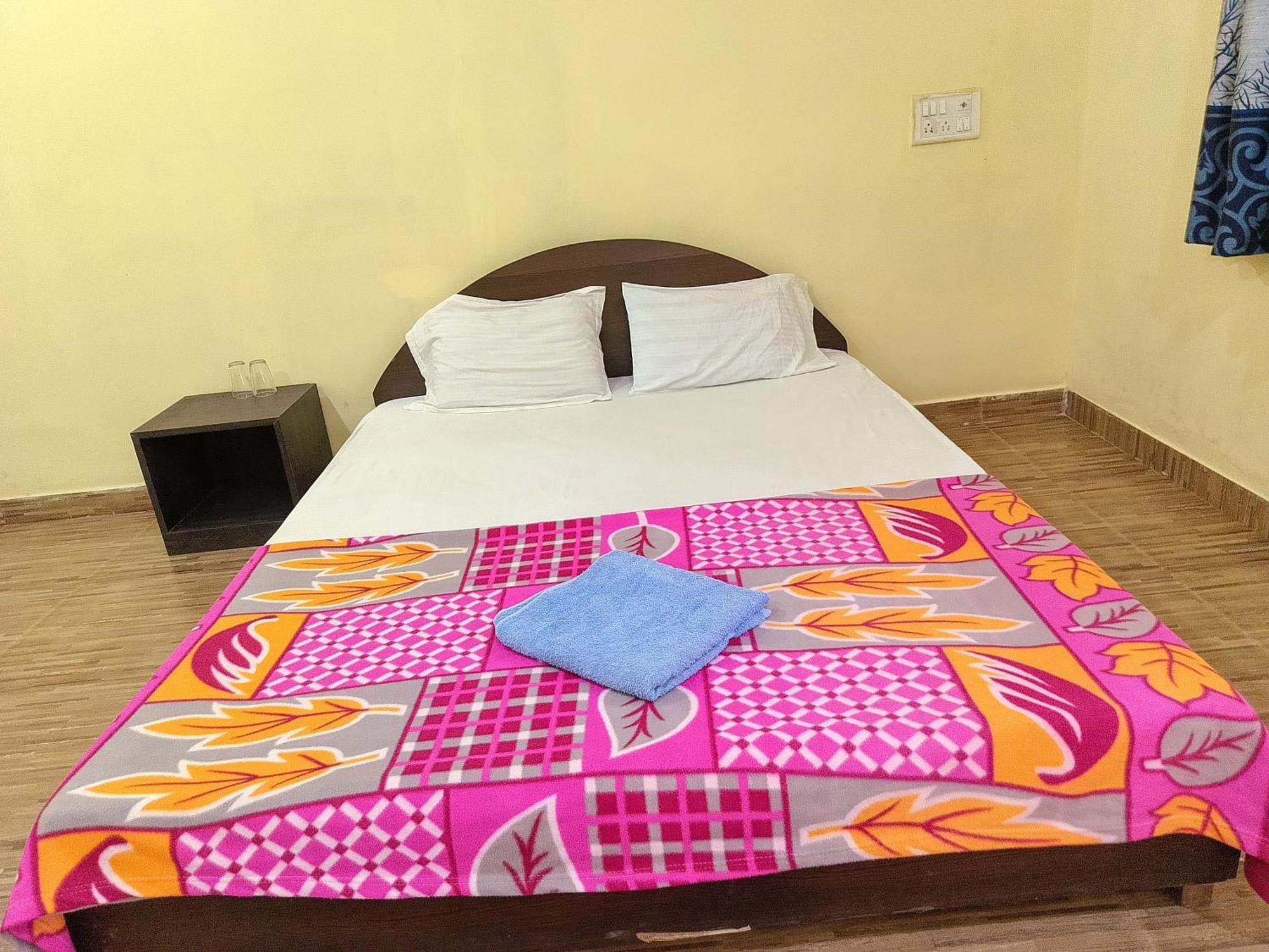 One Love Guest House Morjim Buitenkant foto
