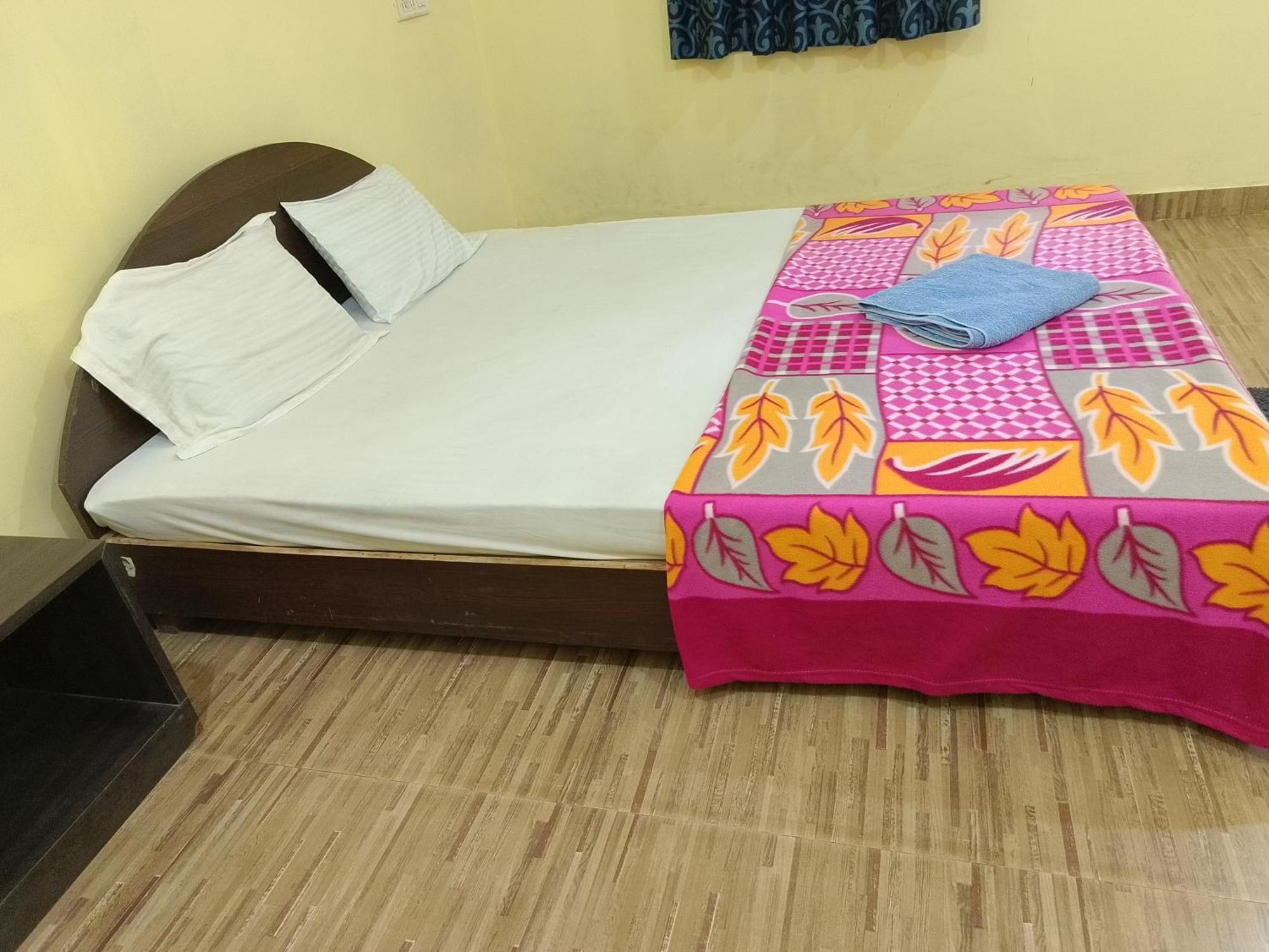 One Love Guest House Morjim Buitenkant foto