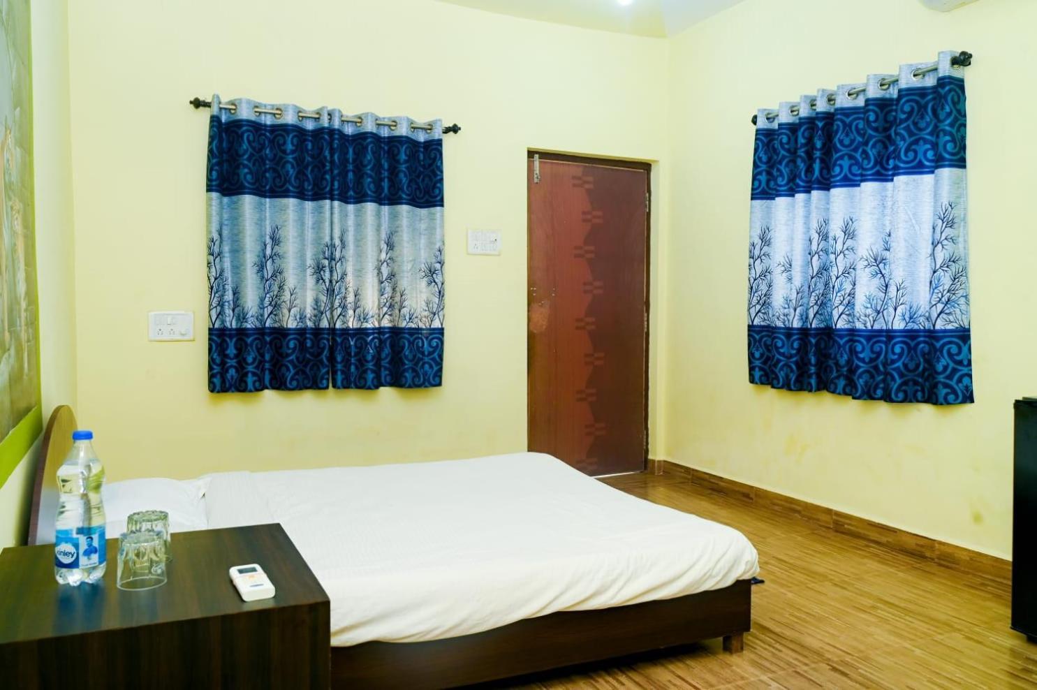 One Love Guest House Morjim Buitenkant foto