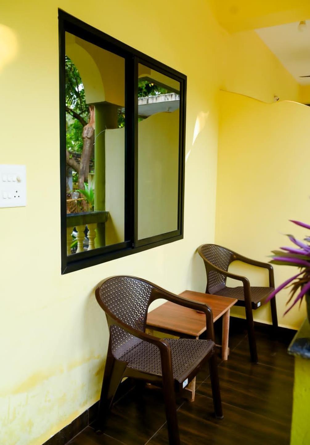 One Love Guest House Morjim Buitenkant foto